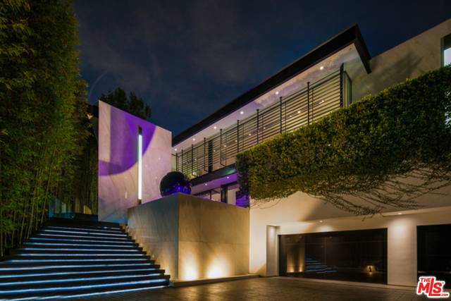 1369   Londonderry Pl Hollywood Hills East LA