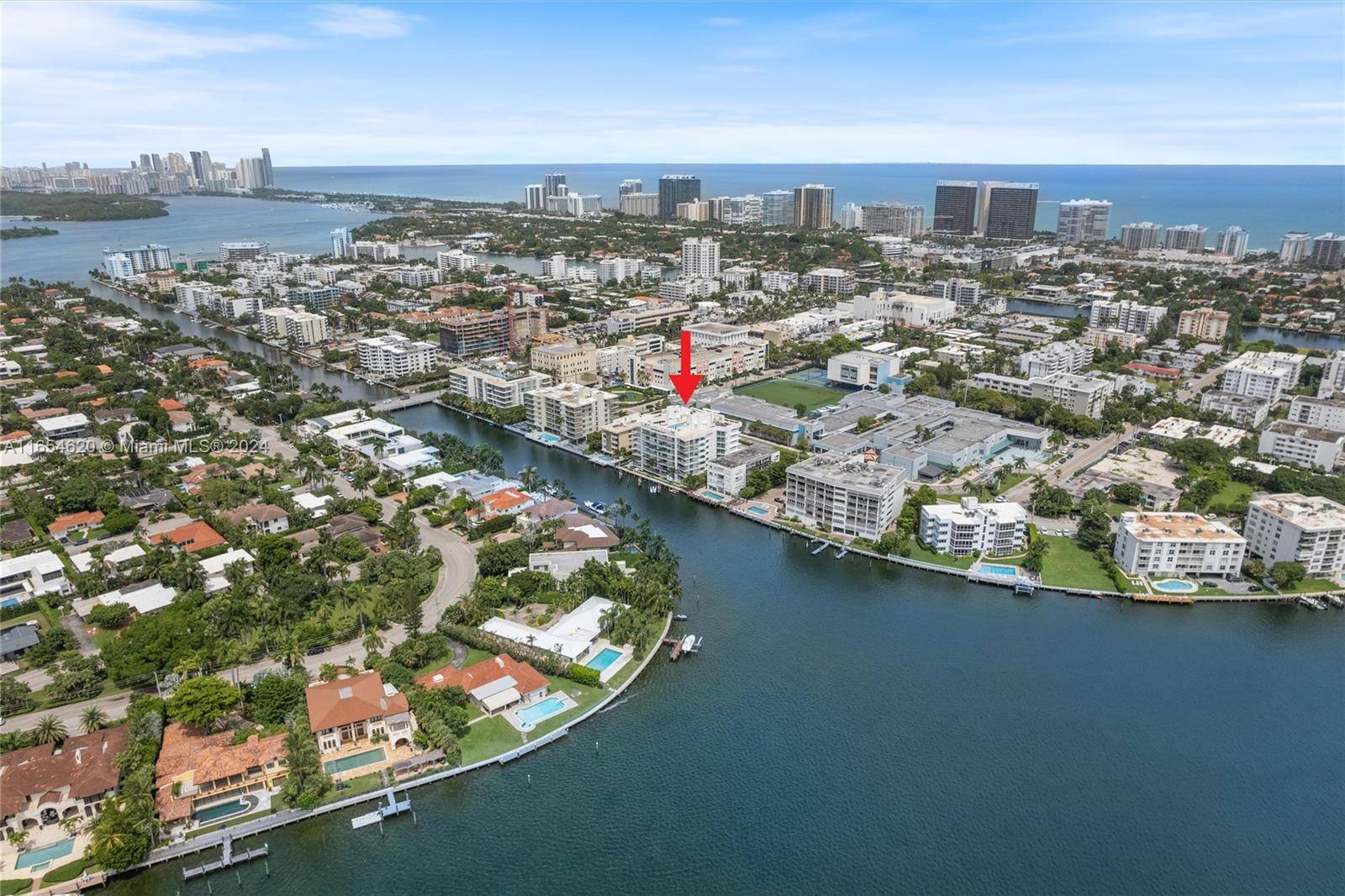 Dock your boat and bring your family to this large 3bedroom 3.