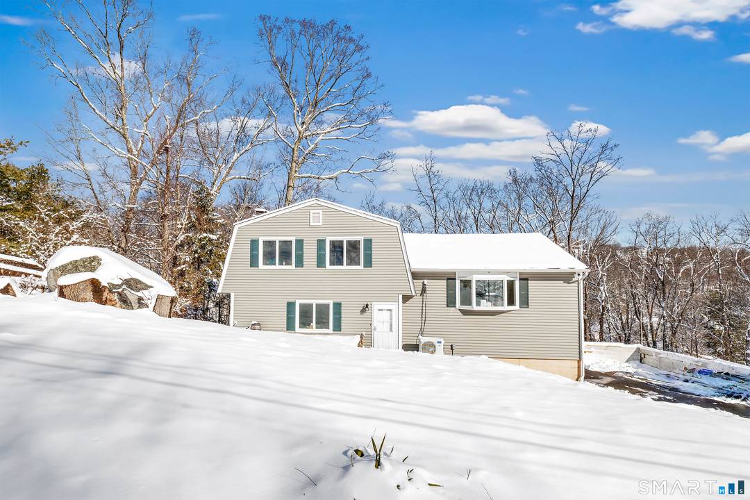 Opportunity awaits at Brookfield's 17 Stage Rd !
