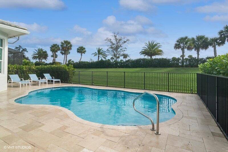 DESIRABLE TROPEA model features a spacious and modern great room floor plan with three bedrooms, 2 are equipped with their own en suite bathroom, providing maximum comfort and privacy.
