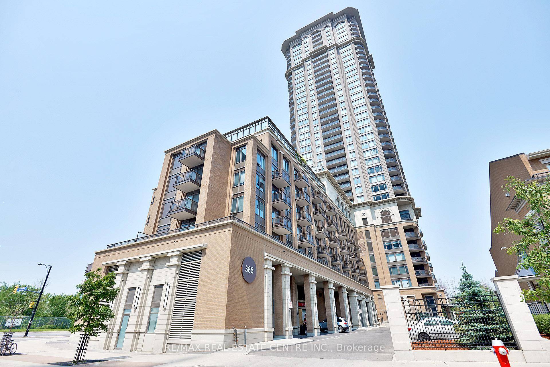 Beautiful Newly Renovated 1 Bedroom Suite At Chicago Condo, A Top Rated Luxury Condo Building.