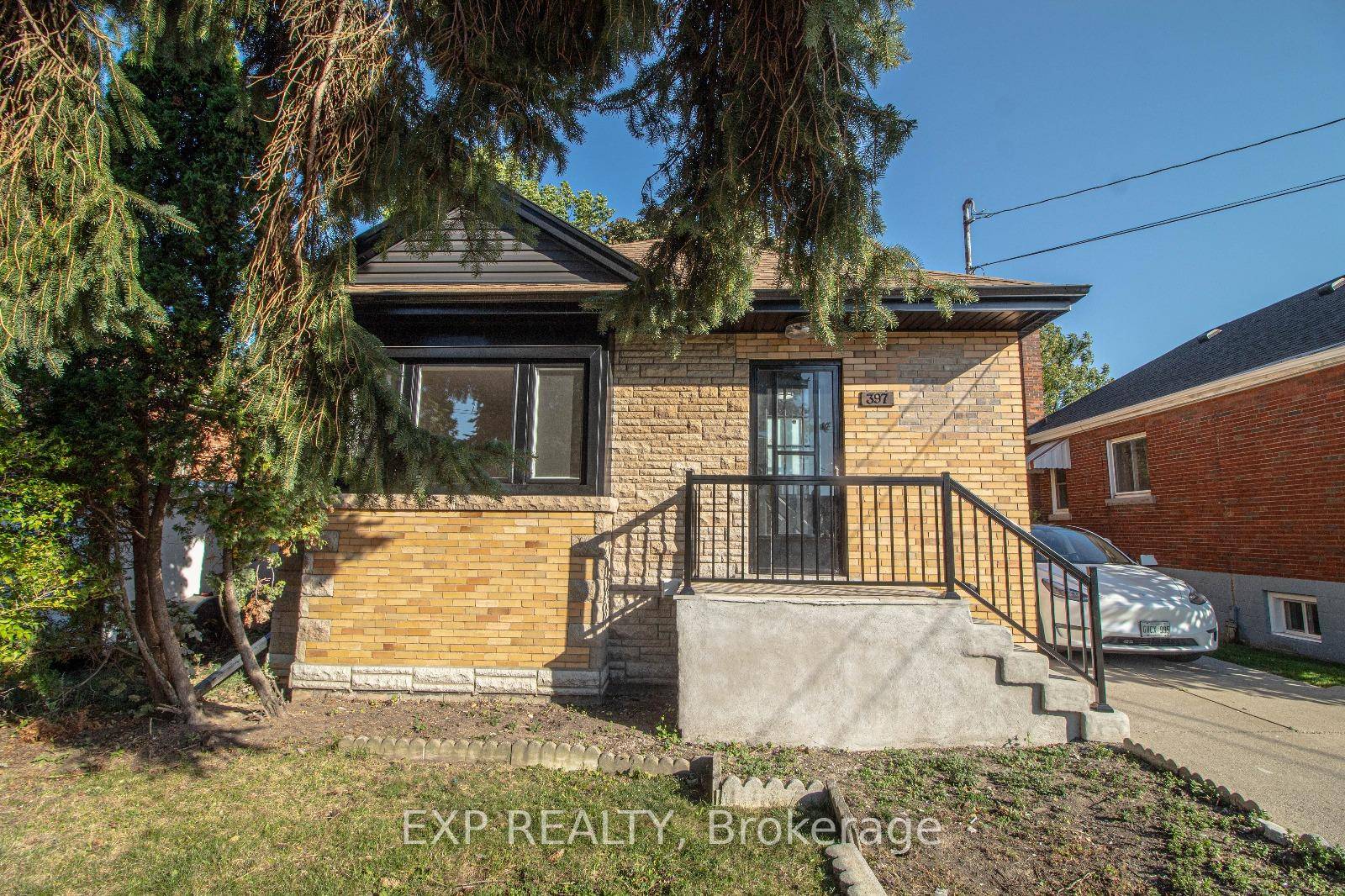 Cozy, fully renovated basement apartment in a fantastic part of Hamilton This bright and spacious lower level unit at 397 East 28th St checks all the boxes !