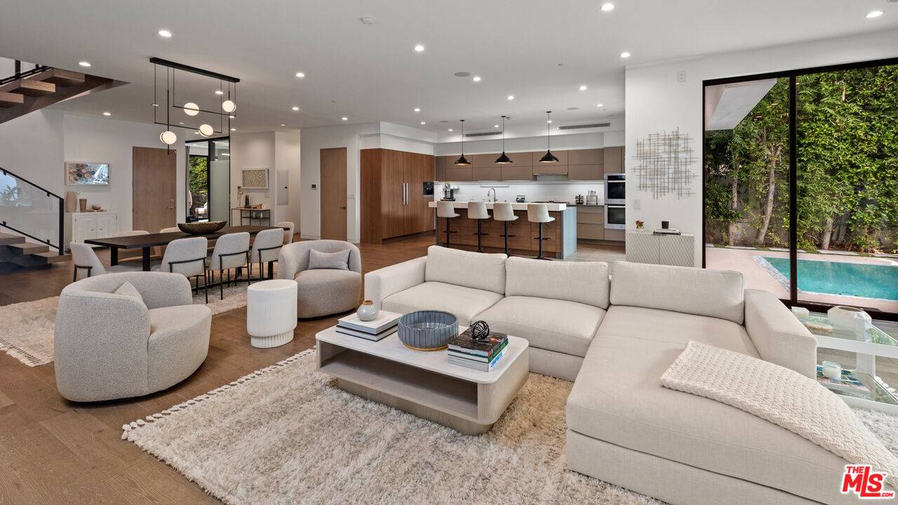 836  N Ogden Dr 5.0 Hollywood Hills East LA