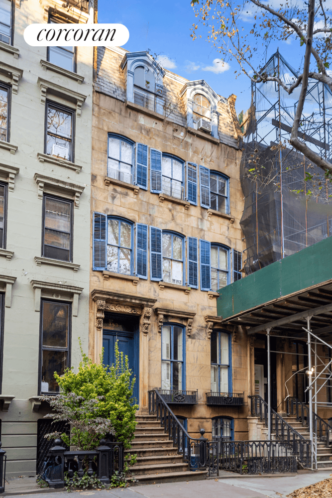 State Street limestone Townhouse in Estate Condition 21 by 50 building.