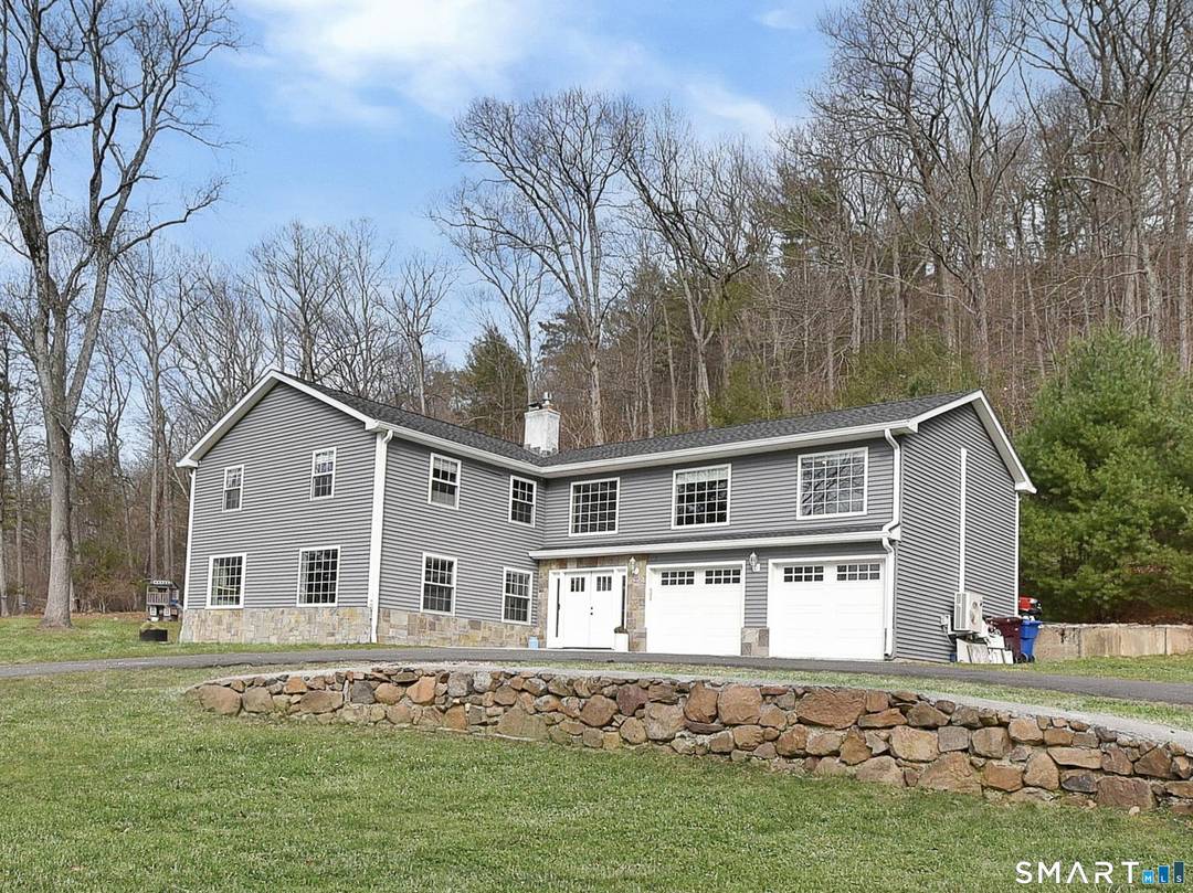 Private Farmington residence on nearly 3 acres, close to Hartford Major Corporate Centers.