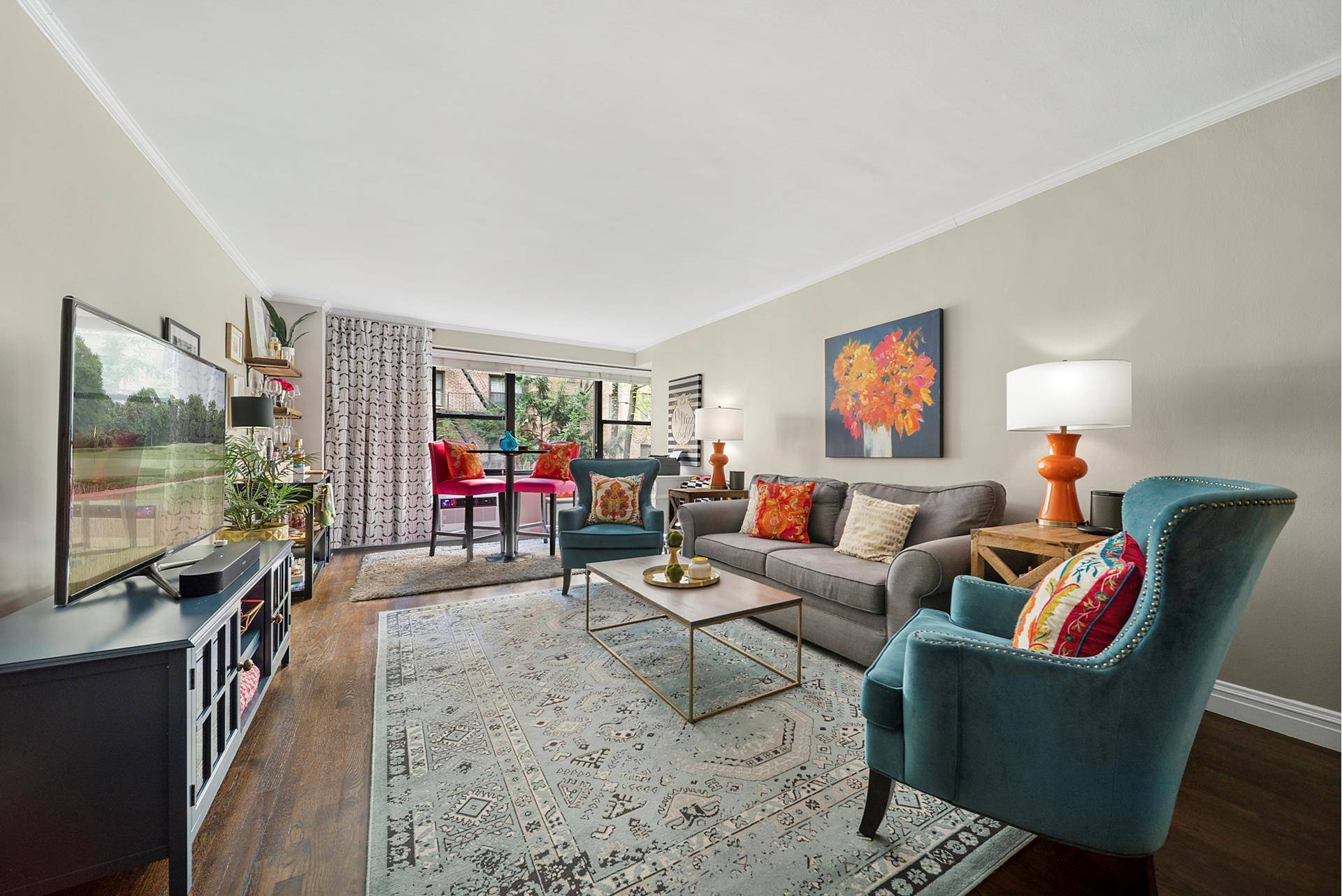This over sized one bedroom home boasts exceptionally large rooms.