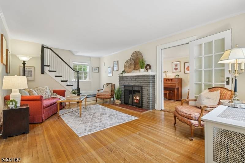 Welcome to this well maintained 3 bedroom, 1.