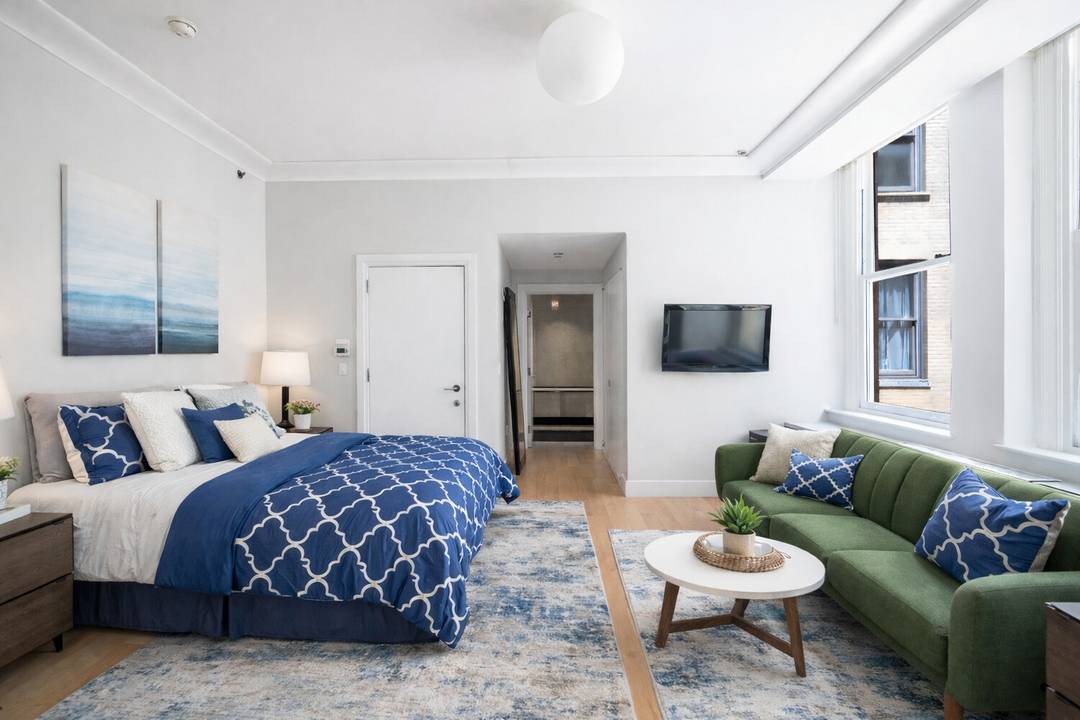 Investor Friendly Modern Studio in the Heart of FiDi Welcome to Unit 713 at the prestigious Residences at 55 Wall Street a beautifully appointed studio located in one of Manhattan's ...