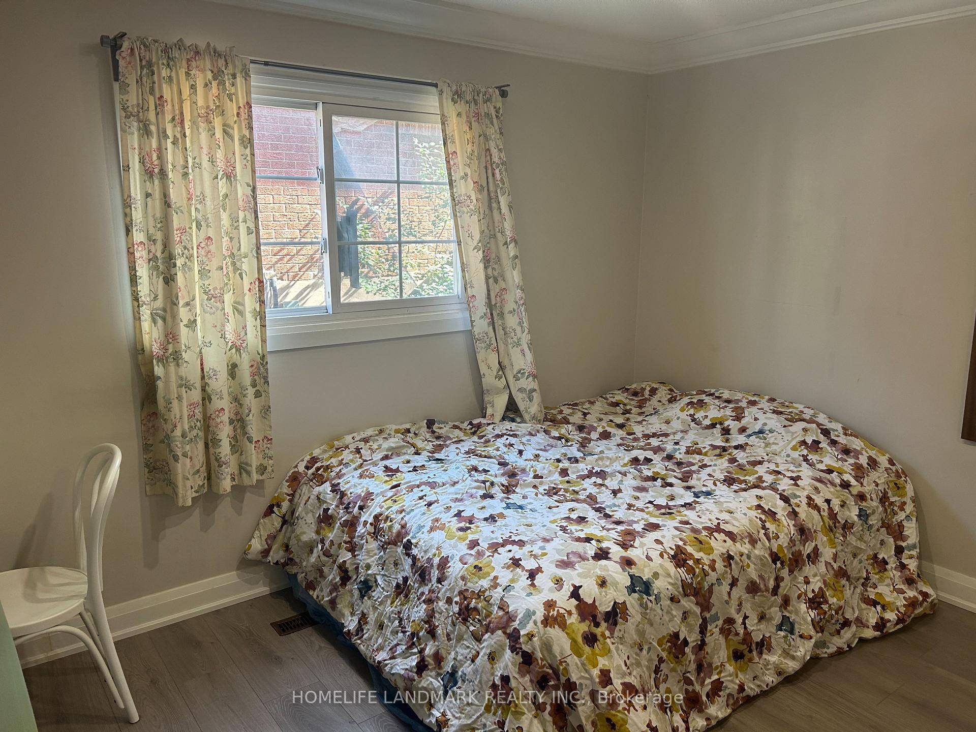 Clean, spacious, and fully furnished room available for rent in a quiet and safe neighborhood.