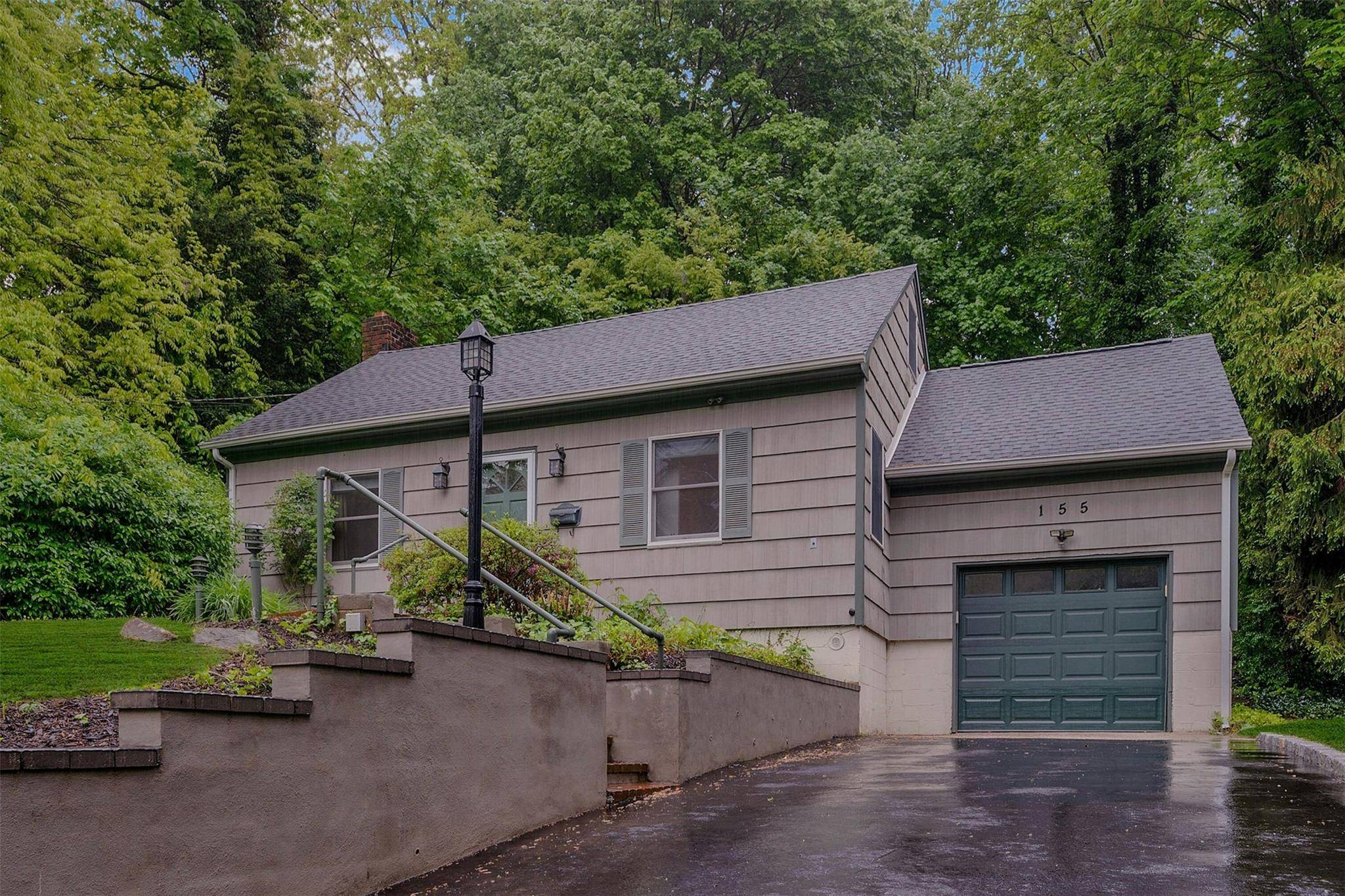 Grab This Opportunity to be Near Huntington Village !