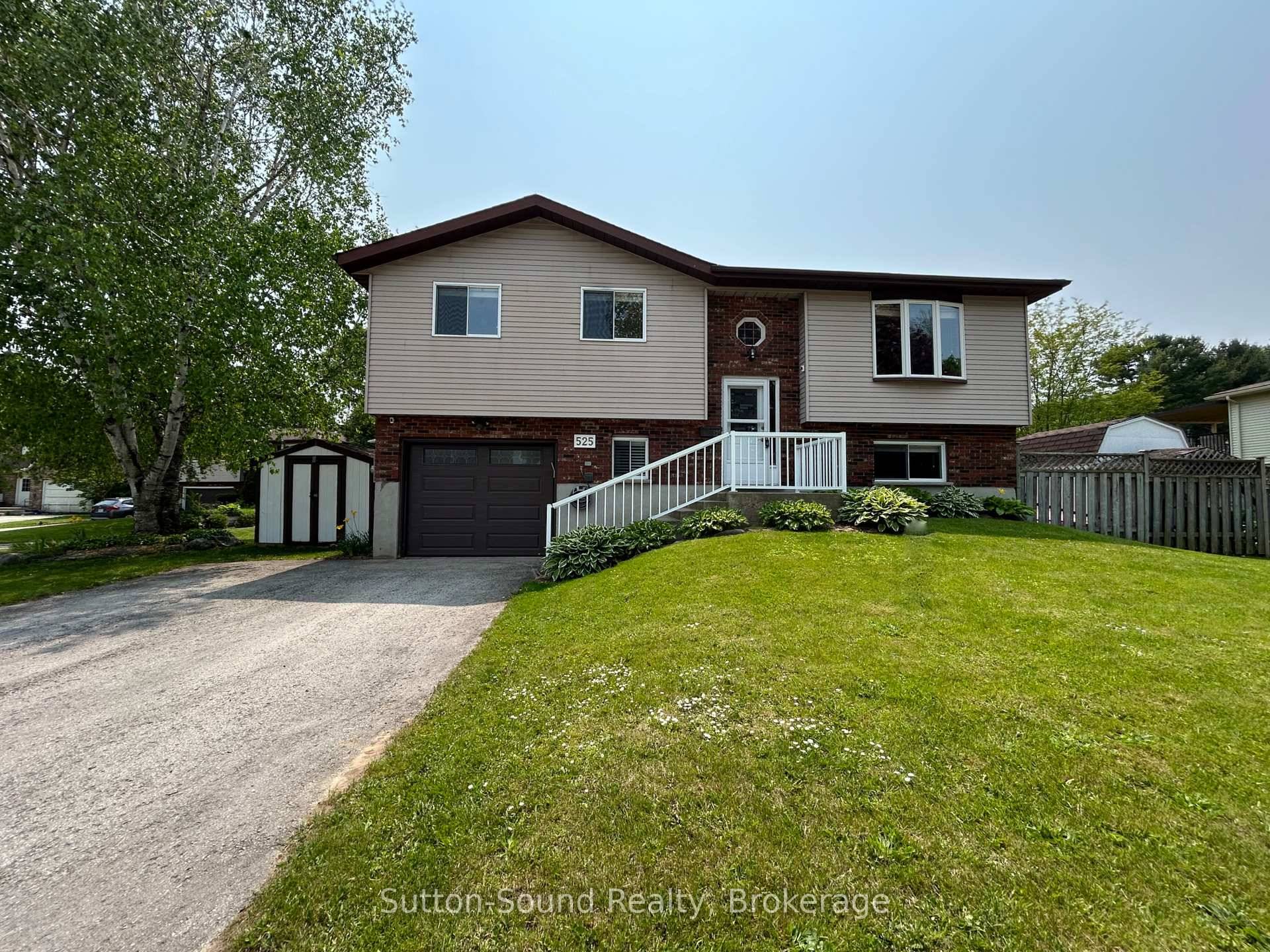 Welcome to this inviting 3 bedroom raised bungalow located in a desirable west side Owen Sound neighbourhood.
