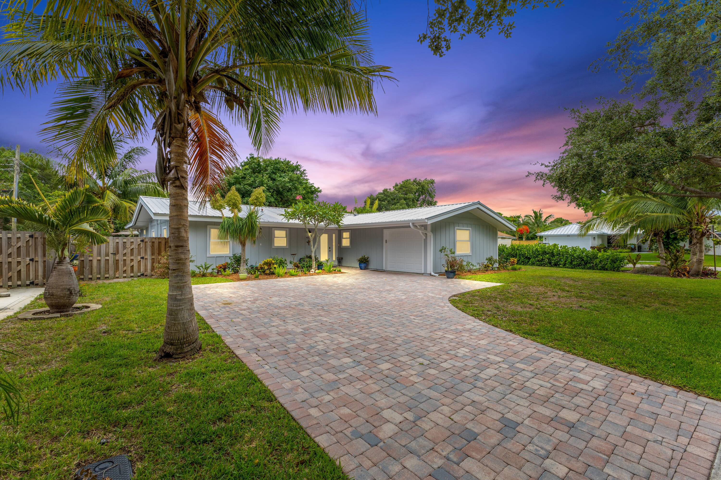 Check out this slice of paradise in the heart of Tequesta with no HOA !