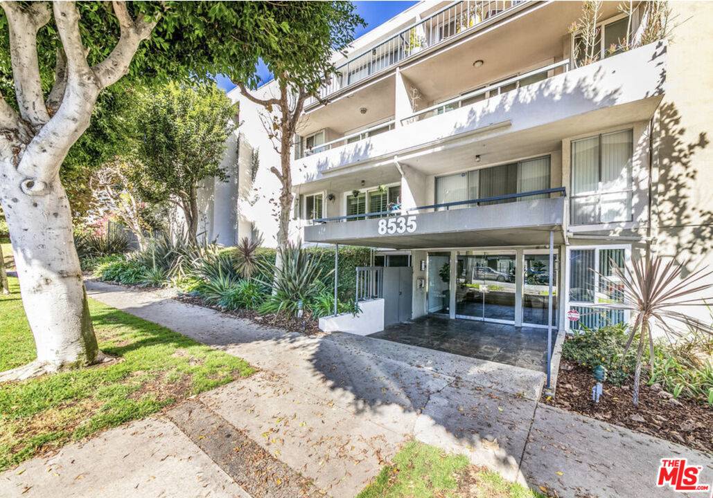 8535  N West Knoll Dr 1BR Sunset Strip La