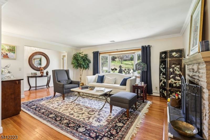 The Heights awaits ! This beautifully updated 3 bedroom, 2.