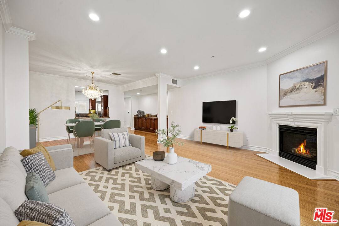 118  S Clark Dr 3BR Beverly Grove La