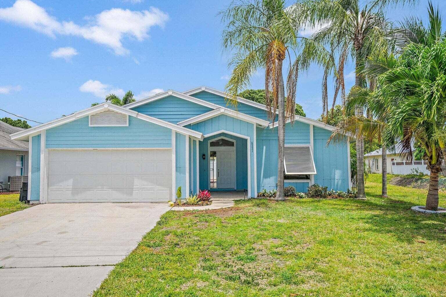Single Family Pool Home in Jupiter !