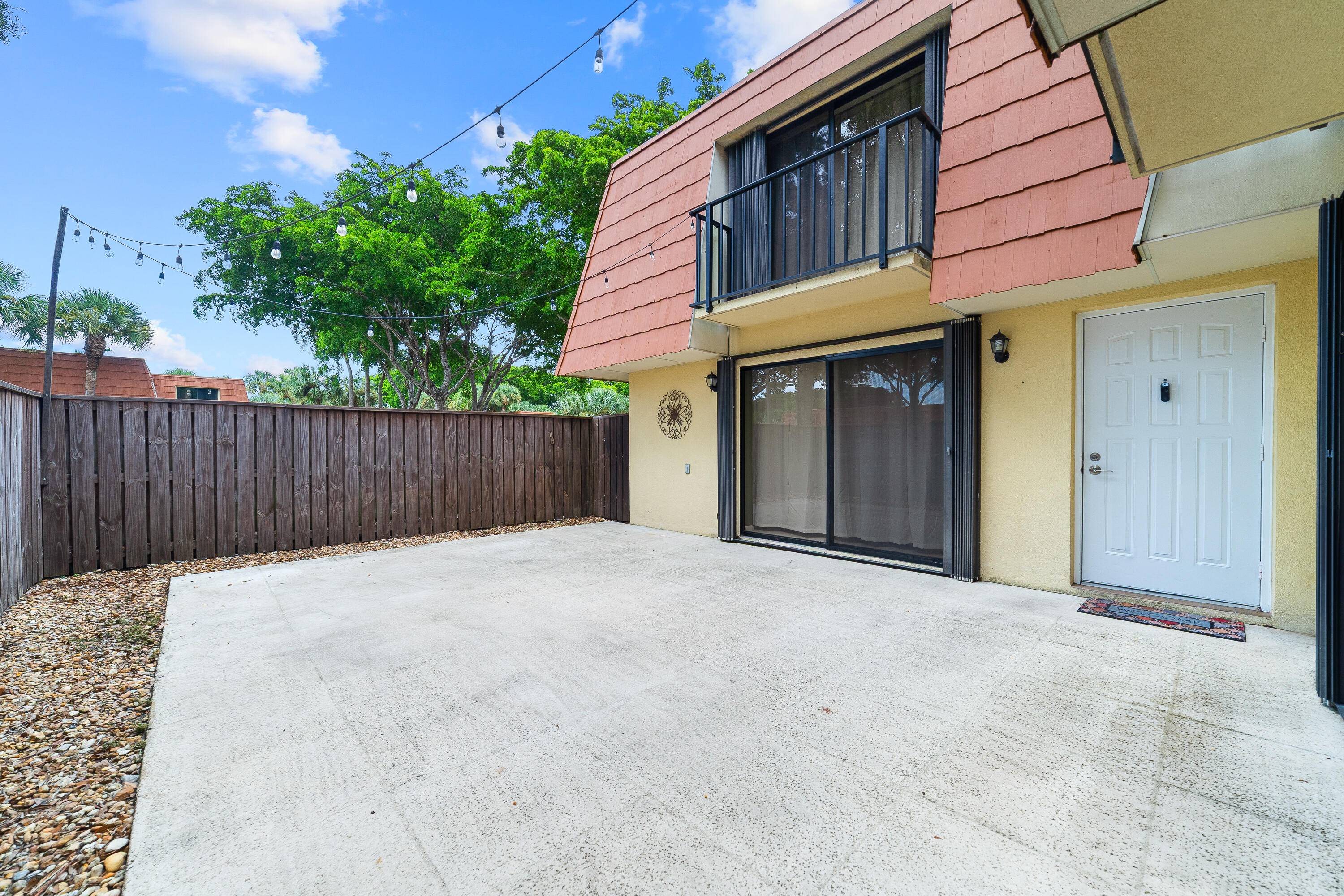 Welcome to this charming 2 bedroom, 2.