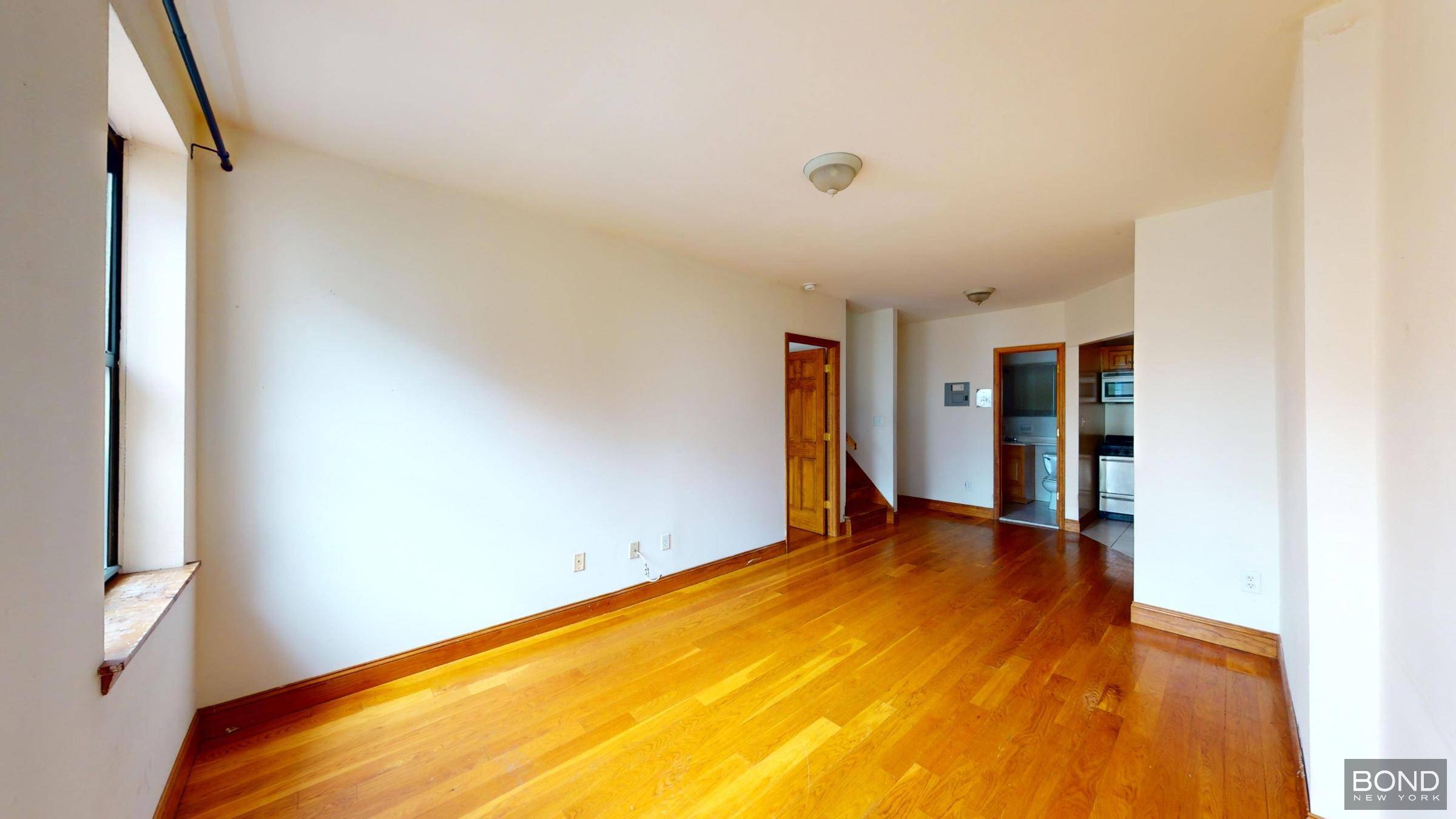 Massive 1 bedroom apartment features large living room, queen size bedroom, stainless steel kitchen and a roof access !