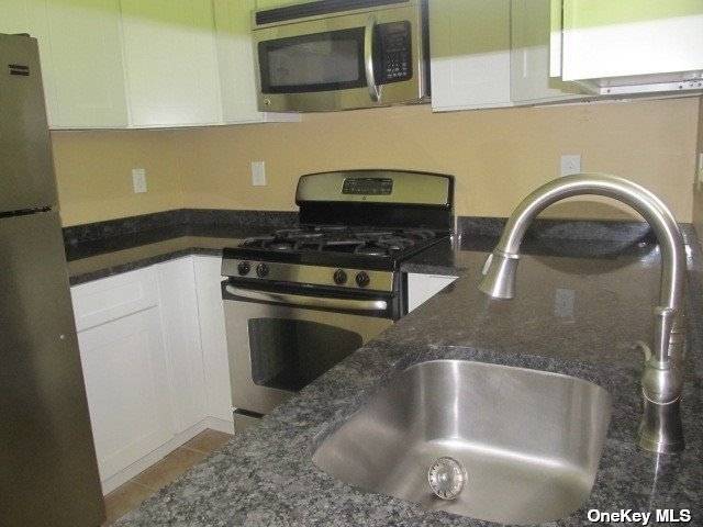 YEAR ROUND APARTMENT RENTAL Lower Level in Duplex RARE WASHER DRYER in Unit ; 2 Bedroom ; 1 Full Bath w Tub ; Living Room ; Full Kitchen ; Outdoor ...