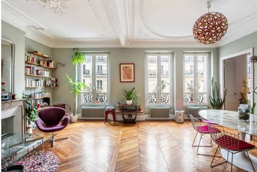 Charming period apartment – Paris 6th – Elegance and generous volumes