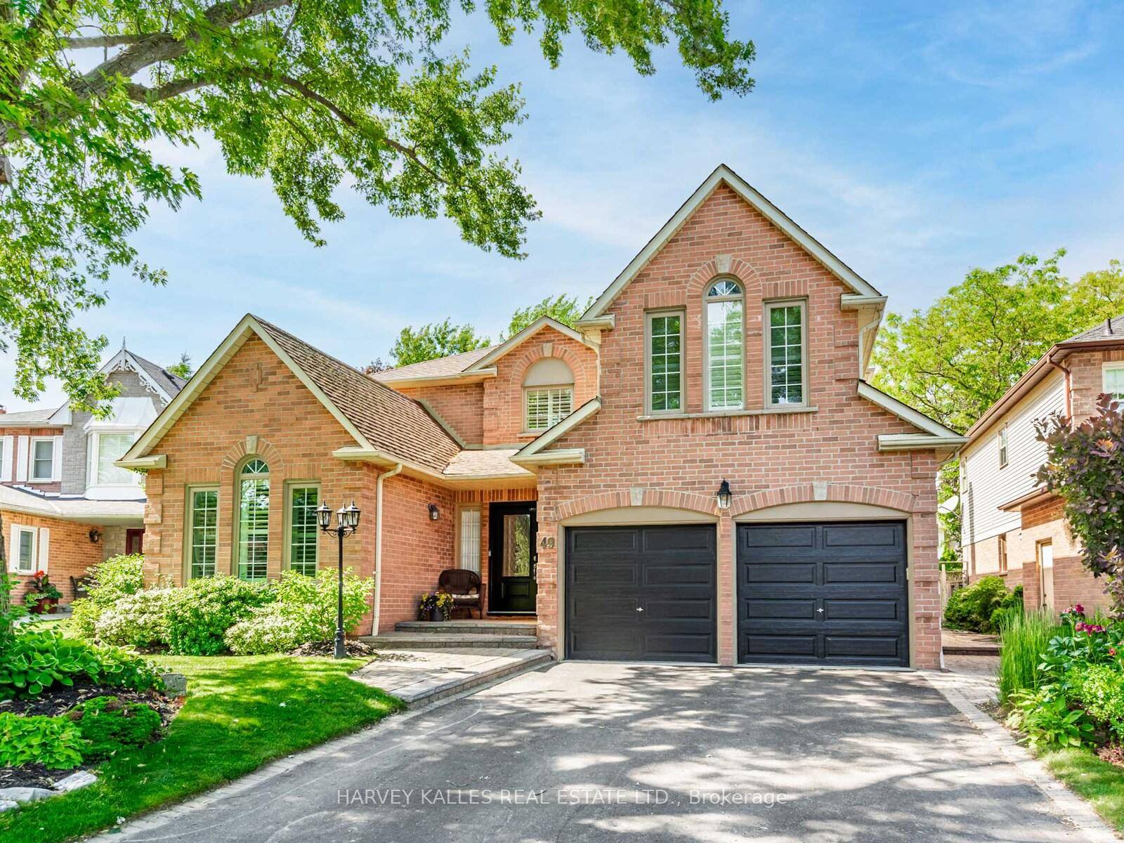 Welcome to this beautifully maintained and updated 4 bedroom family home, built by AB Cairns Monarch, located in one of Whitby's most sought after communities.