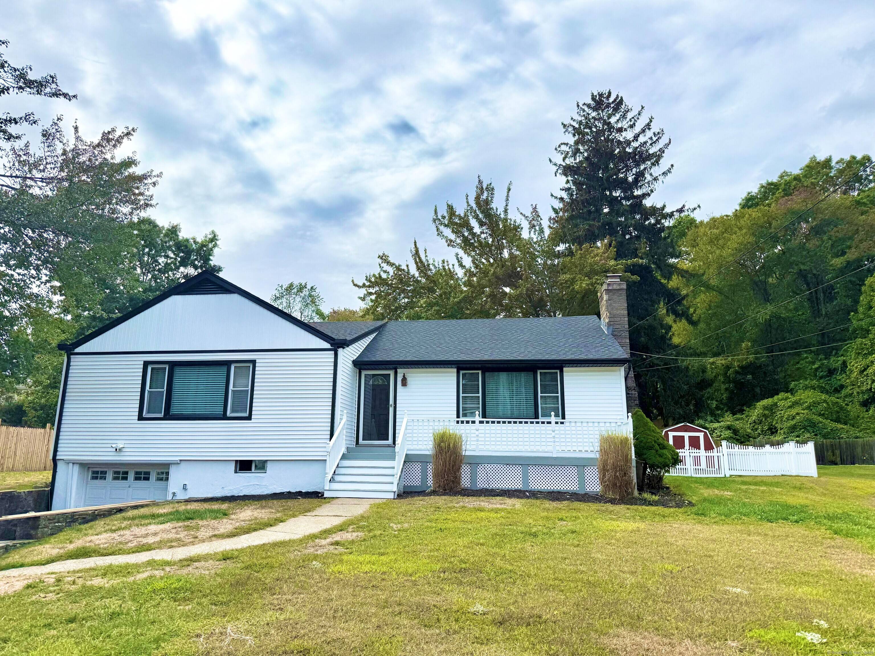 Ranch style home in Stratford's desirable North End !