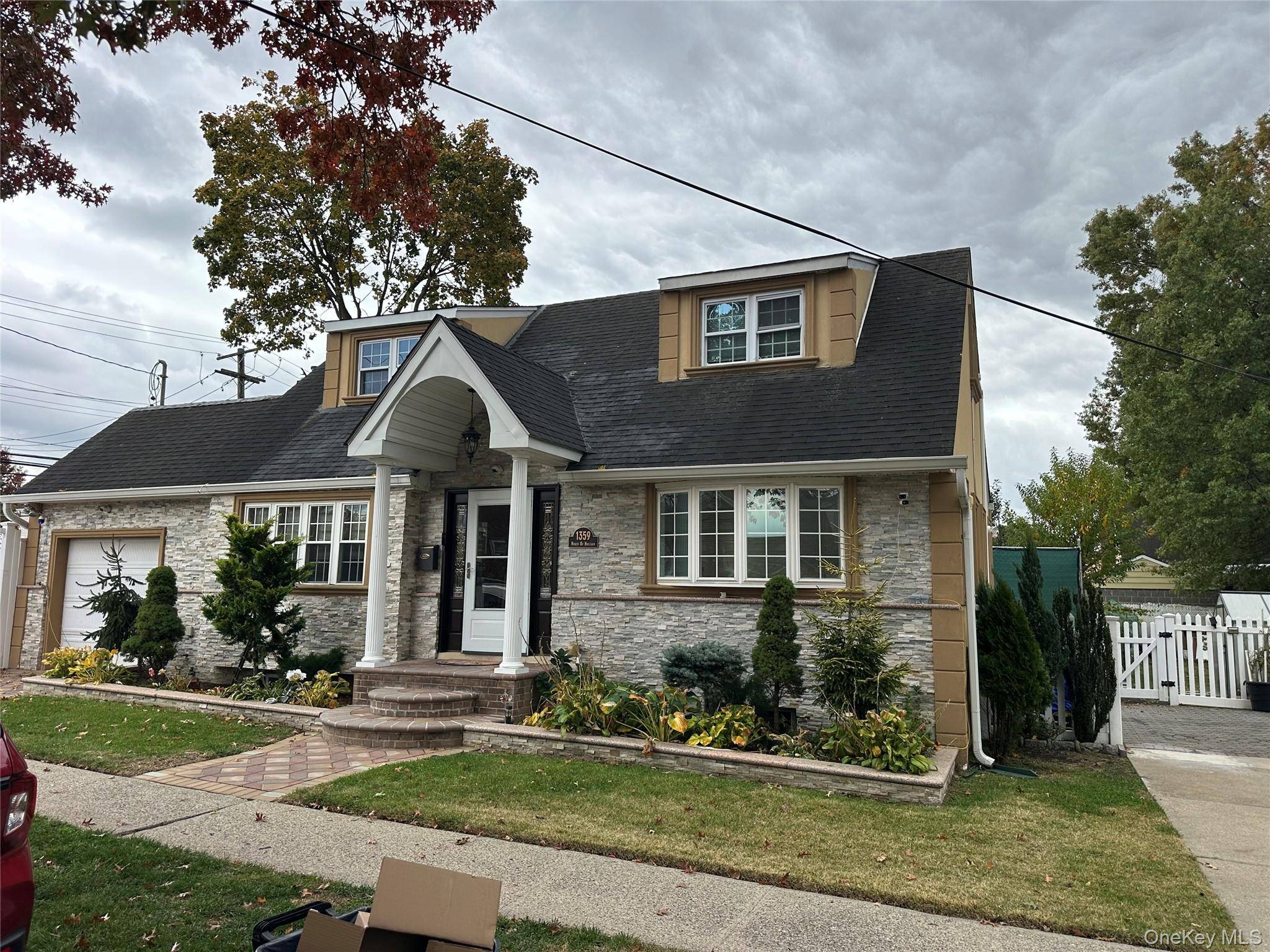Beautiful One Family House in Elmont, Close to Franklin Square.