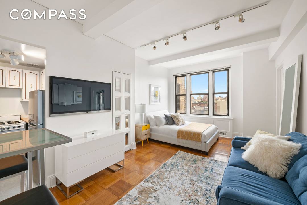 Welcome to this sunny and beautifully renovated studio in The Alden, Emery Roth s iconic pre war building directly across from Central Park.