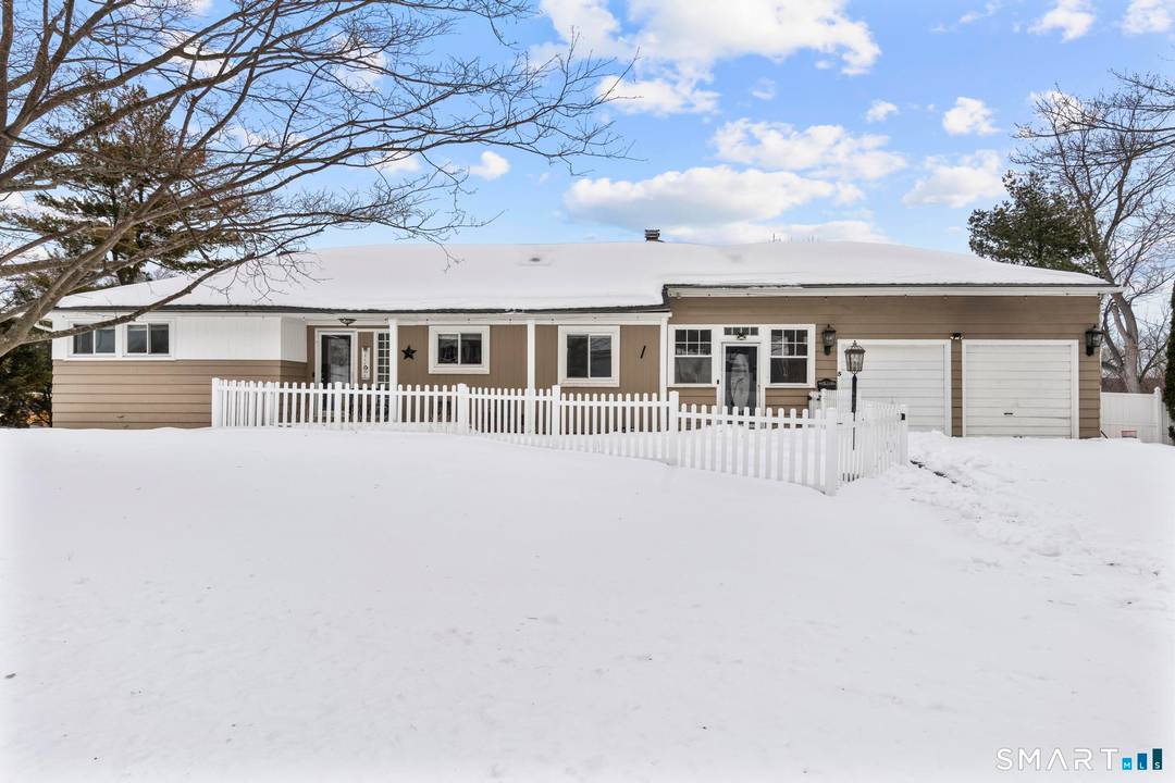 Opportunity awaits to rent this beautiful single family home just minutes from Trumbull Center.