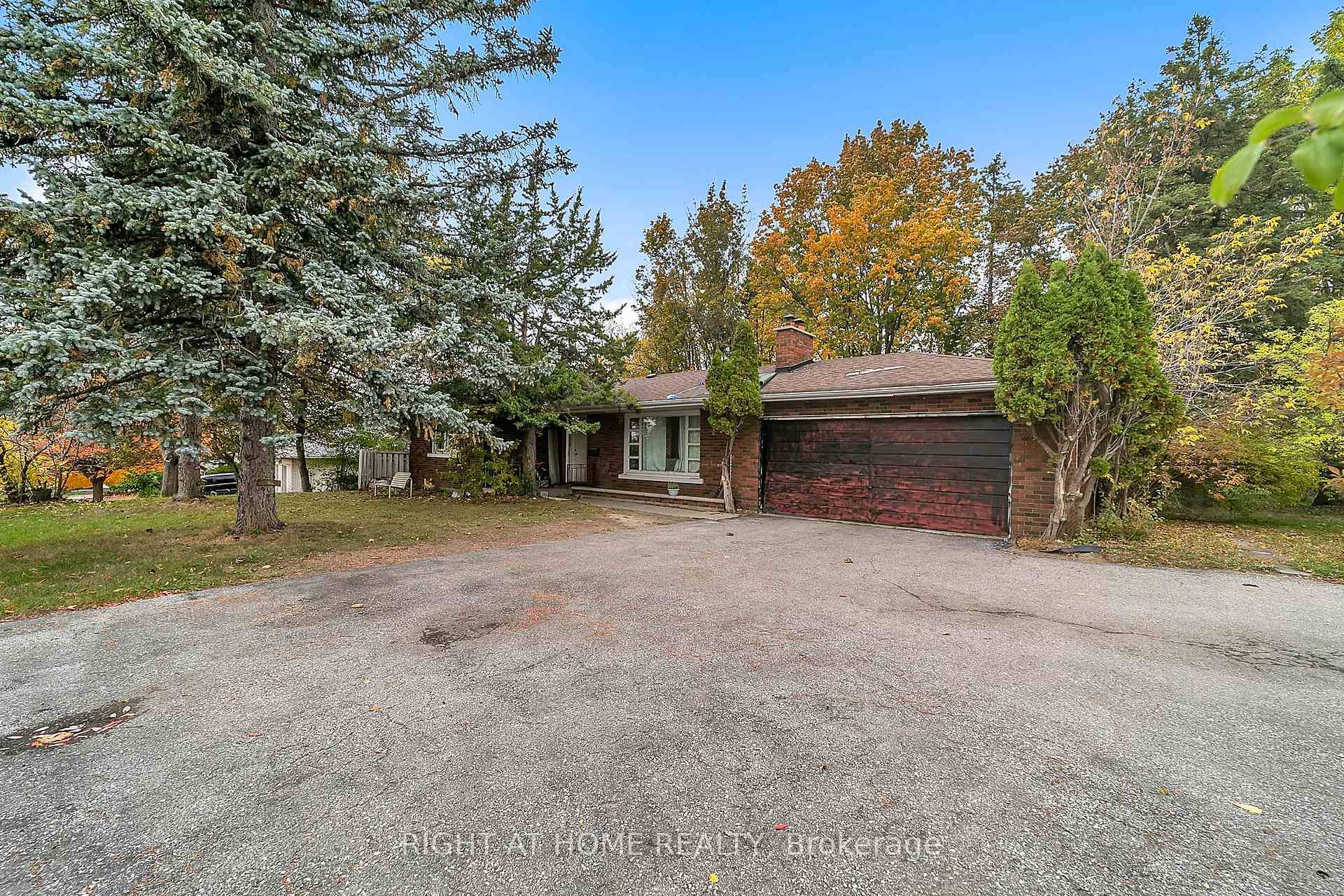 Presenting an outstanding opportunity in one of Newmarket's most desirable areas.