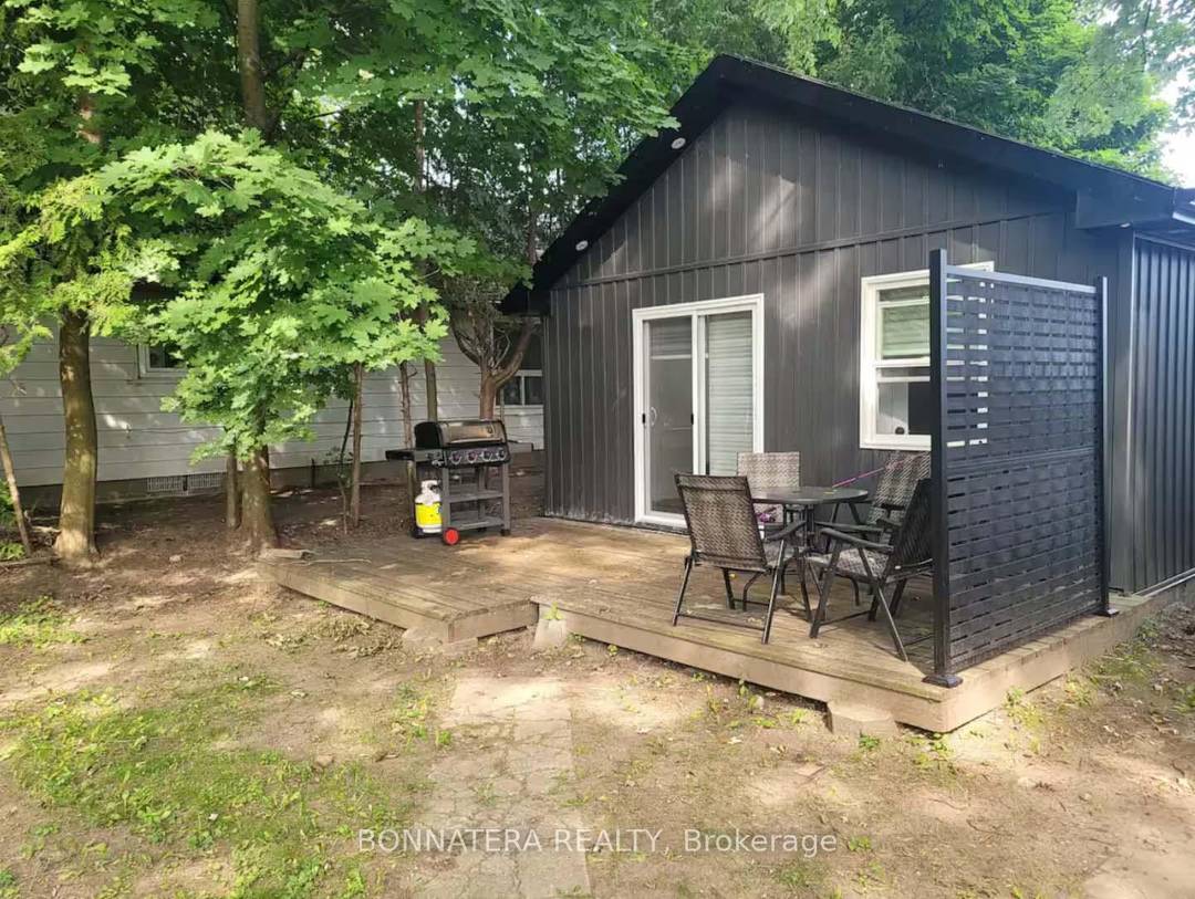 A cabin with 2 Bedroom and 1 Bathroom directly across from Innisfil Beach Park and the sparkling shores of Lake Simcoe is available for lease.