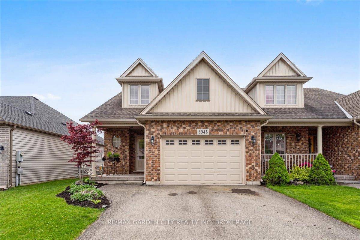 Nestled in the charming community of Stevensville, just a few kilometers north of Lake Erie and a short drive from the iconic Niagara Falls, this stunning semi detached bungaloft offers ...