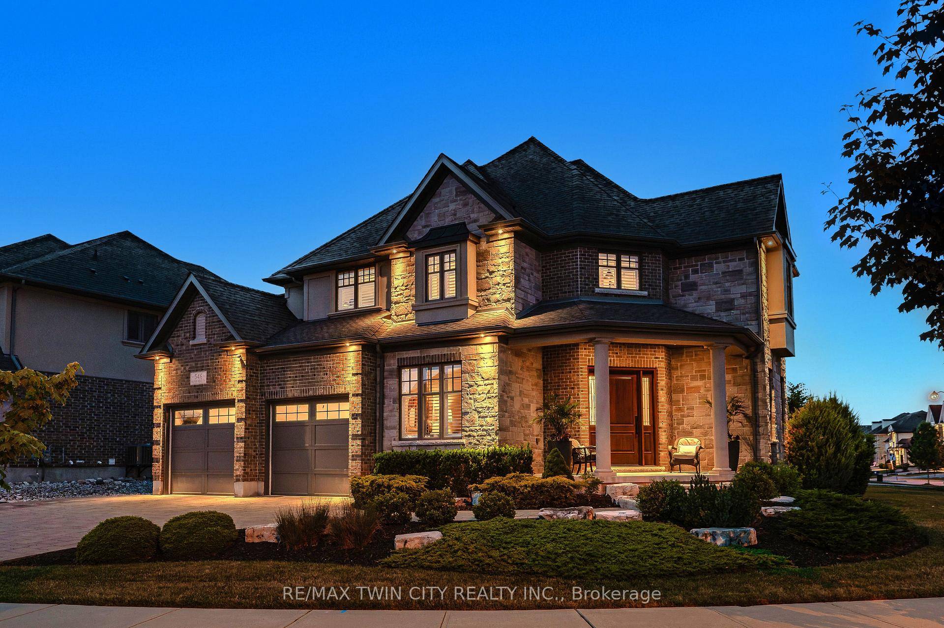Luxury Living w Accessory Apartment in Carriage Crossing !