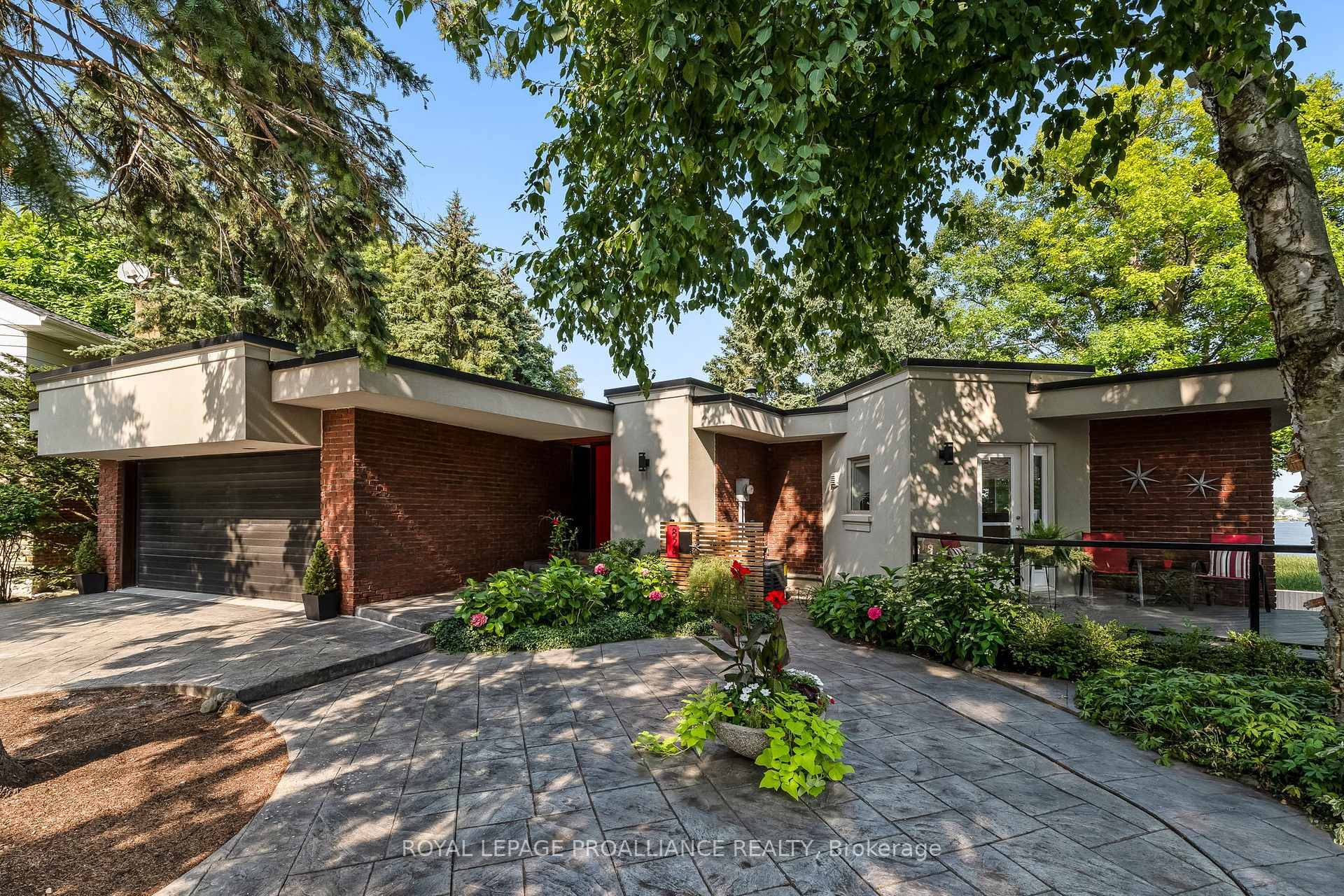 A Mid century modern home backing onto Frenchman's Bay !