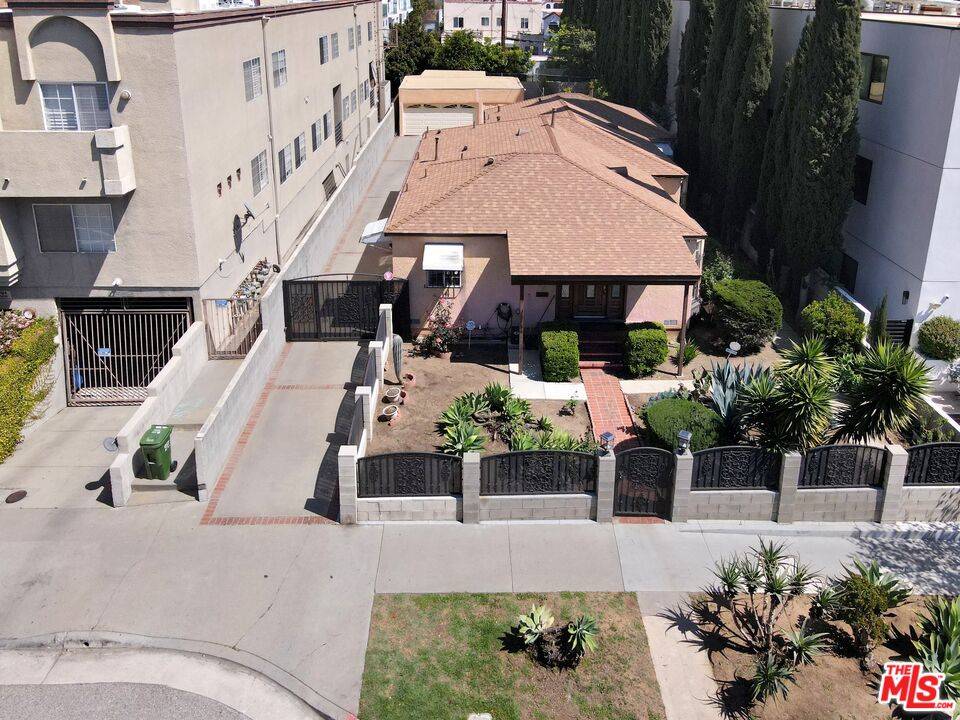 844  N Poinsettia Pl 4BR Hollywood Hills East La