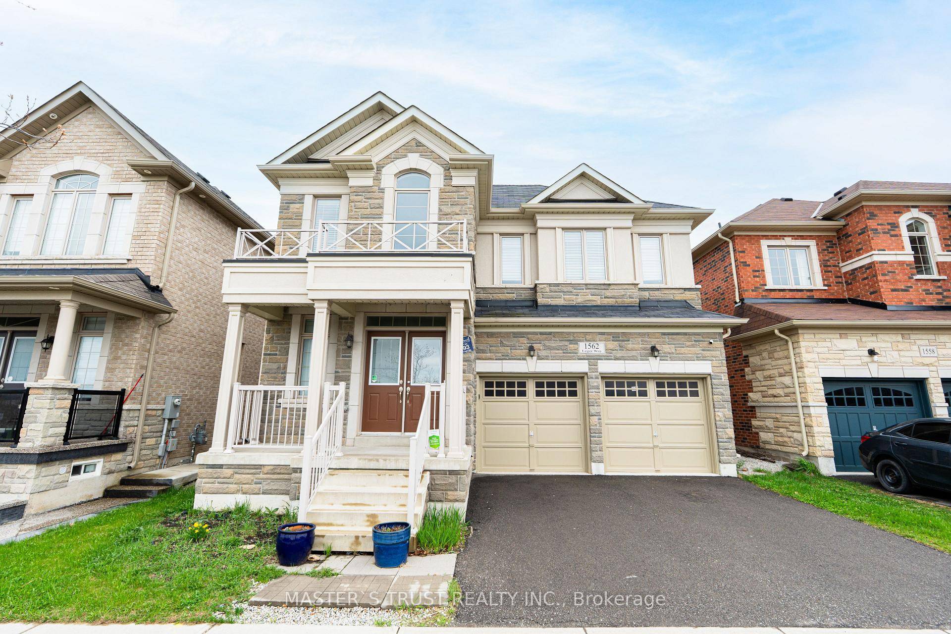 Welcome to this spacious and beautifully designed detached home located in the highly sought after Ford community.