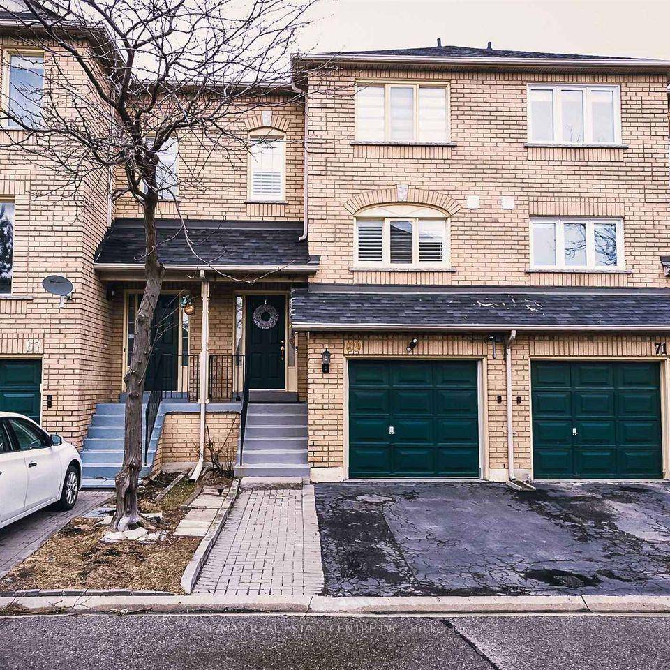 Beautifully maintained townhome with 3 bedrooms and 2 baths.