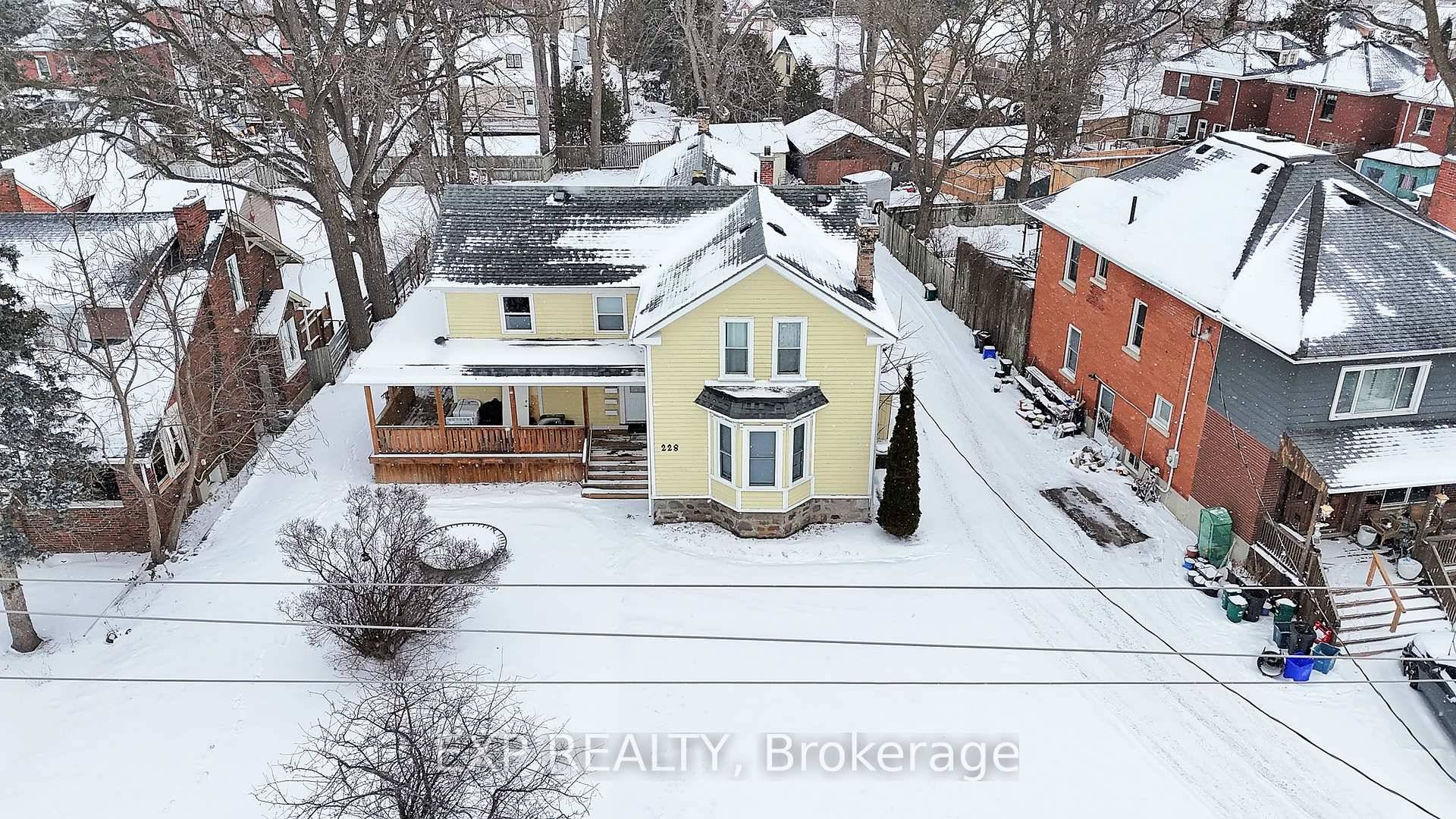 Fully private, large and spacious 3 bed, 1.