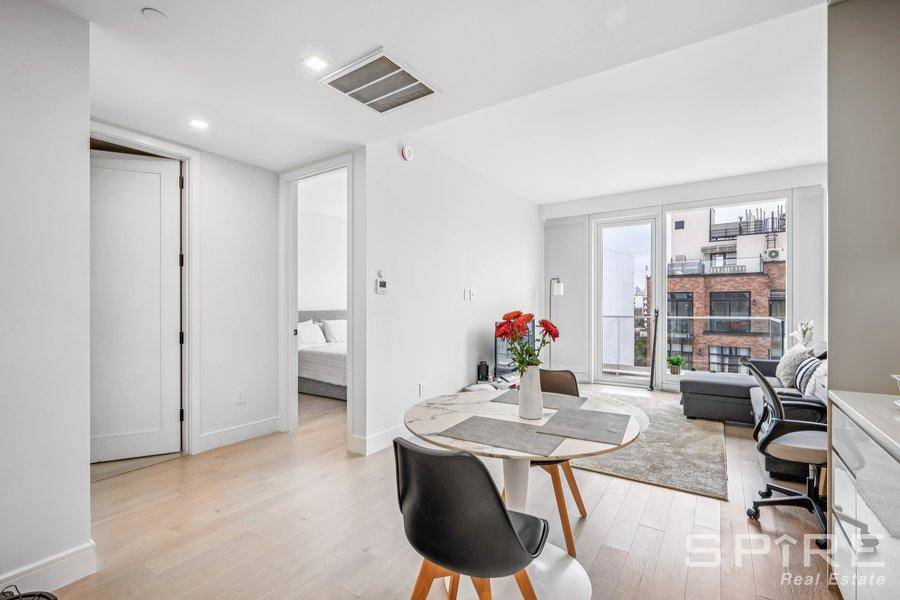 This Top Floor 1 bedroom residence offers an open floor plan that makes the home feel larger than its footprint.