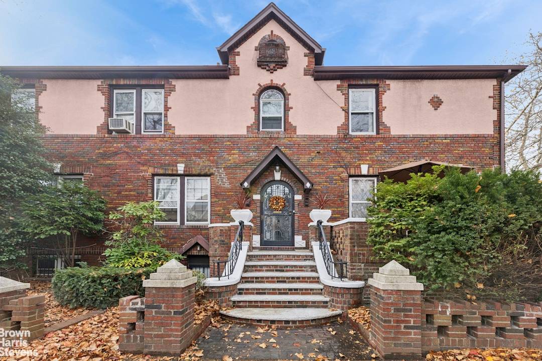 Once In A Lifetime Opportunity Exquisite Detached Corner Home.