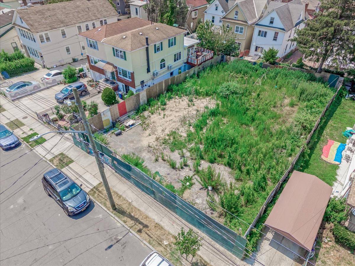 Development Opportunity in Prime College Point Location Offered with approved plans, this rare opportunity features a total of 9, 556.