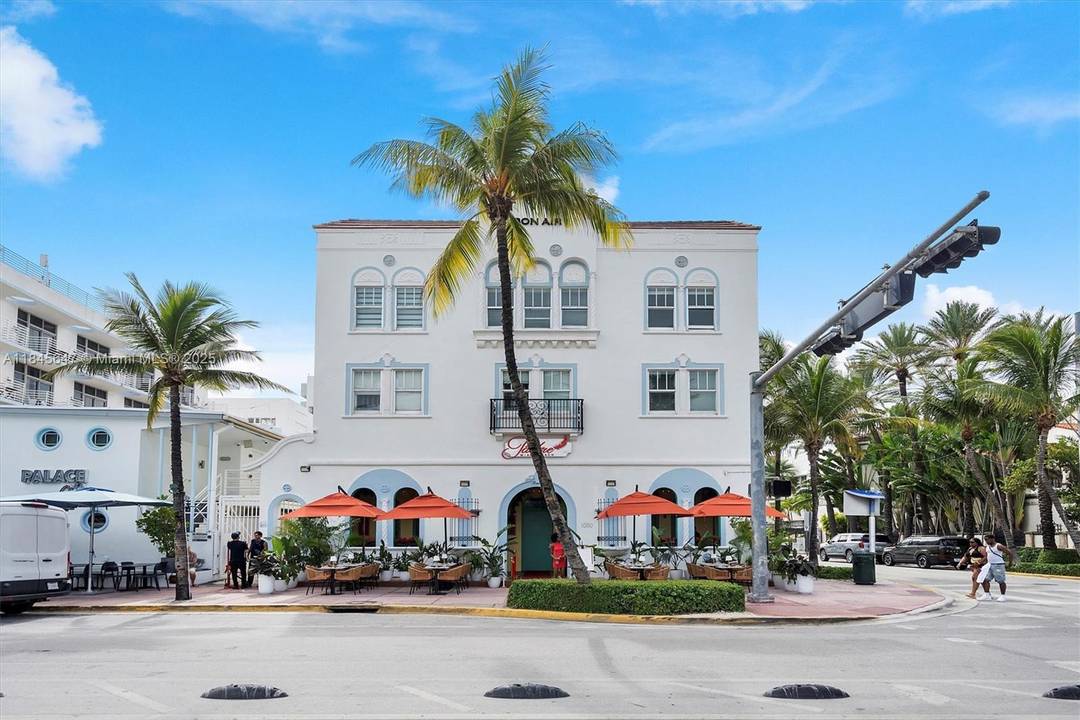 Stunning Oceanview One Bedroom Condo on Iconic Ocean Drive.