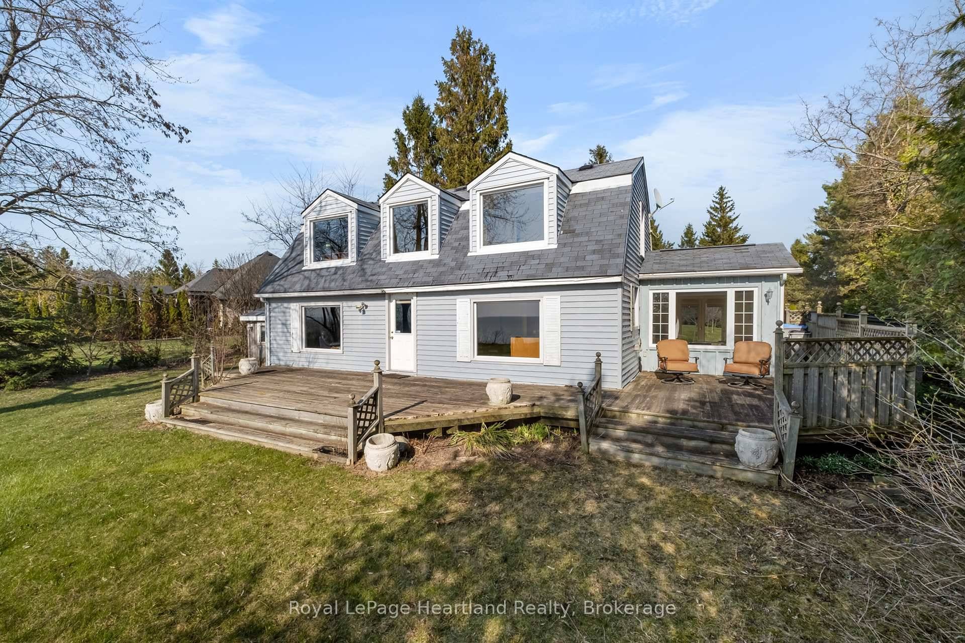 Welcome to your dream getaway on the shores of Lake Huron !