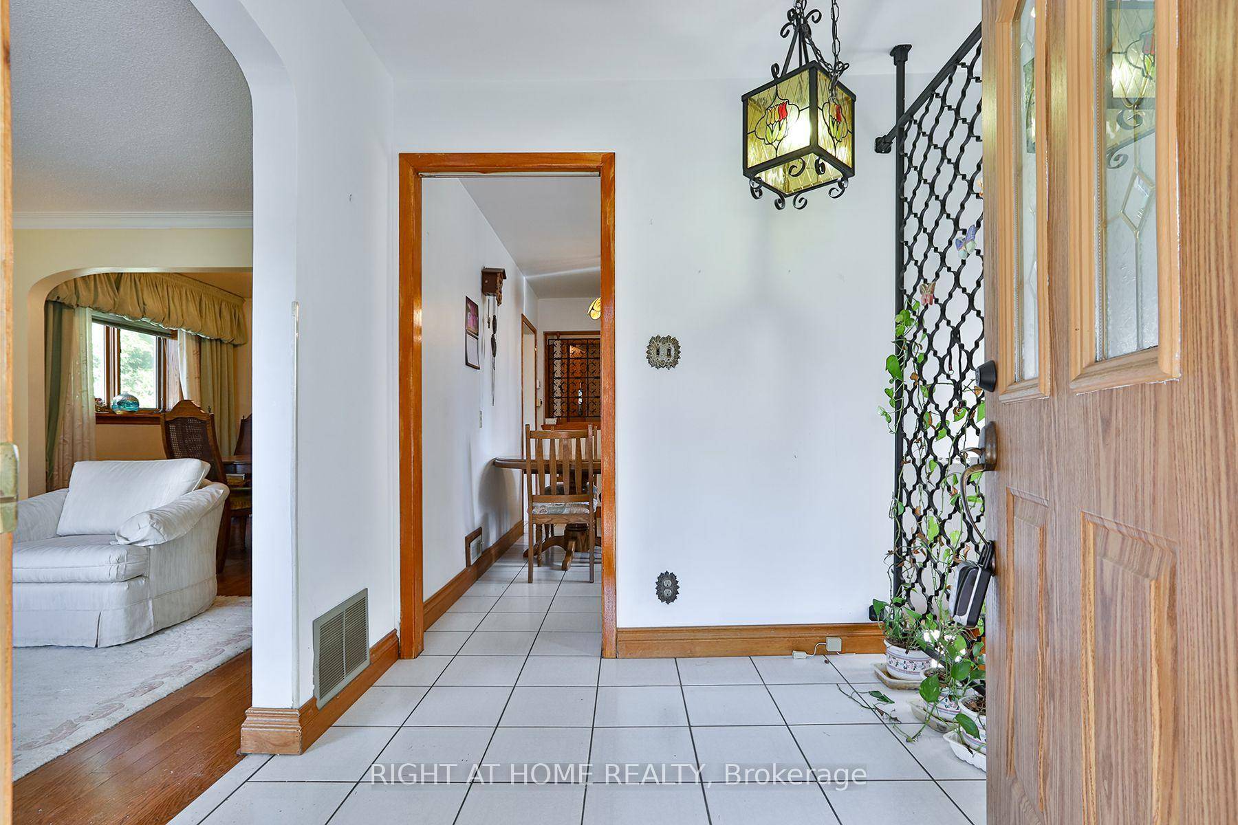 WELCOME TO 8 EDISON CIRCLE.