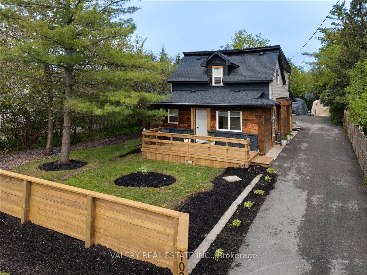 Discover the perfect blend of comfort, space, and location with this beautifully maintained 4 bedroom, 3 bathroom home, nestled in a peaceful, family friendly rural neighbourhood.