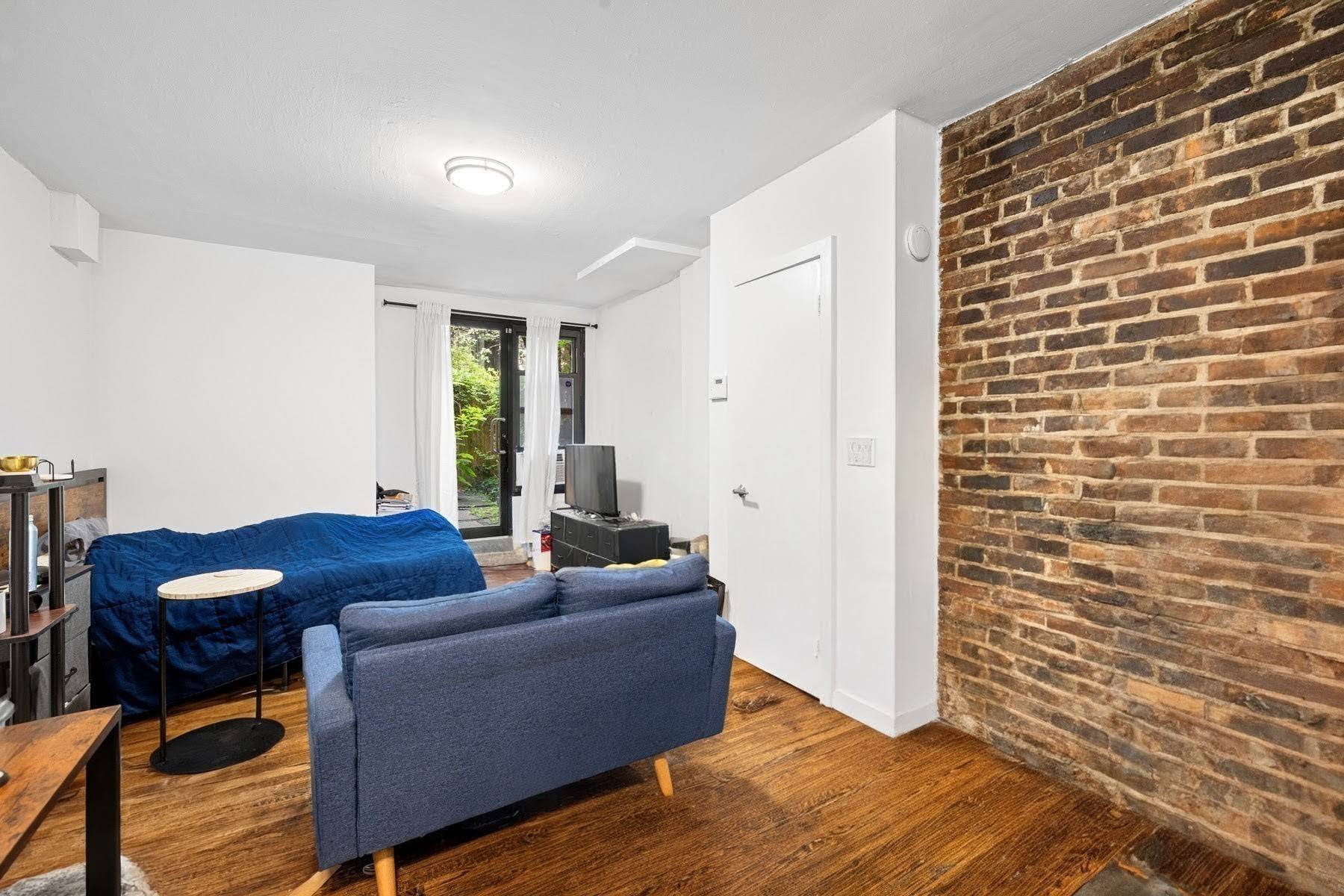 310 w 22 st is a classic walkup building equipped with a virtual doorman system.