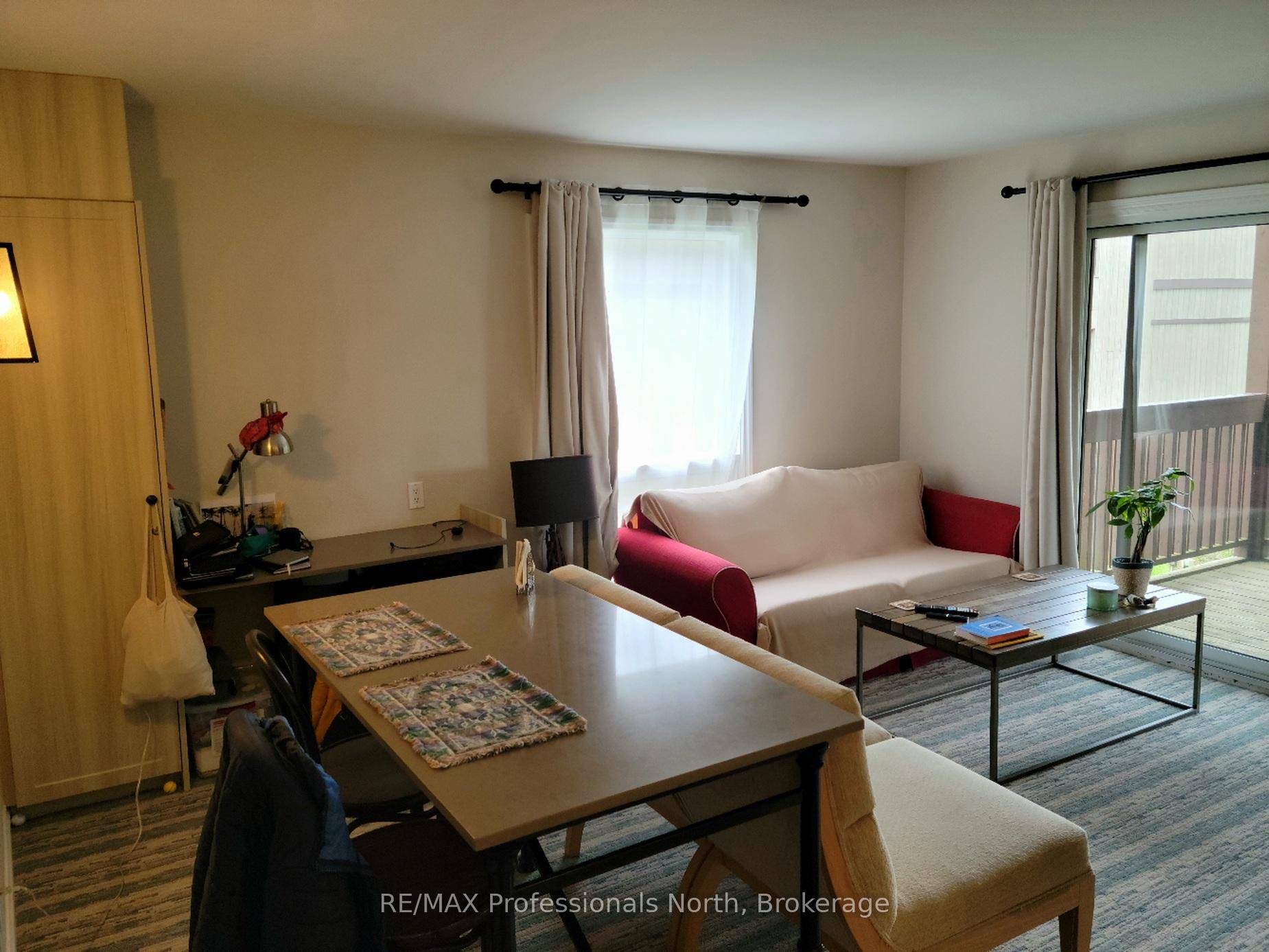 This Summit Lodge unit is tenant occupied and shows very well.