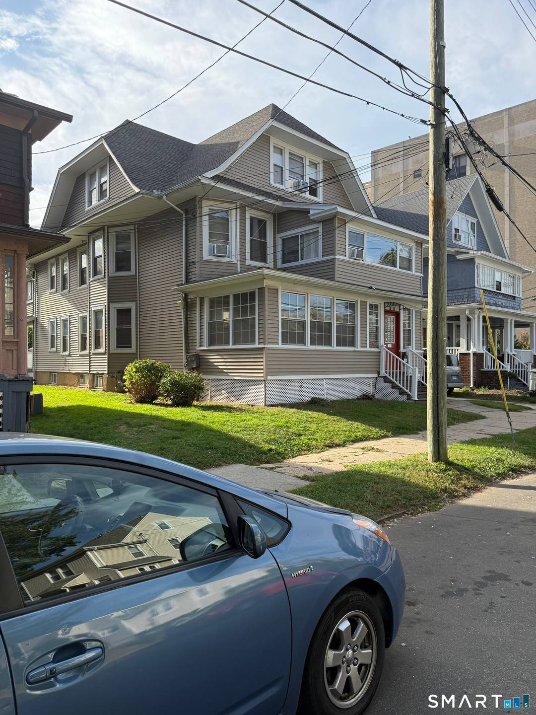 Investor's Dream in Prime Bridgeport Location !