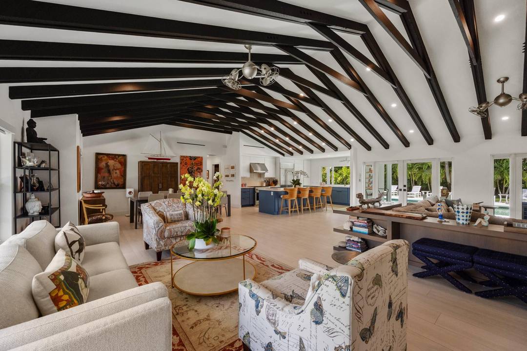 A private oasis awaits you in the premier section of North Palm Beach.