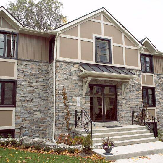 Lovely Updated Unit In Boutique Style Building.